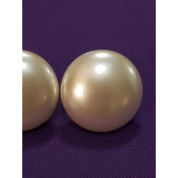 Vintage Sarah Coventry Clip On Earrings Round Off-White Faux Button Shape Pearls - Picture 3 of 9